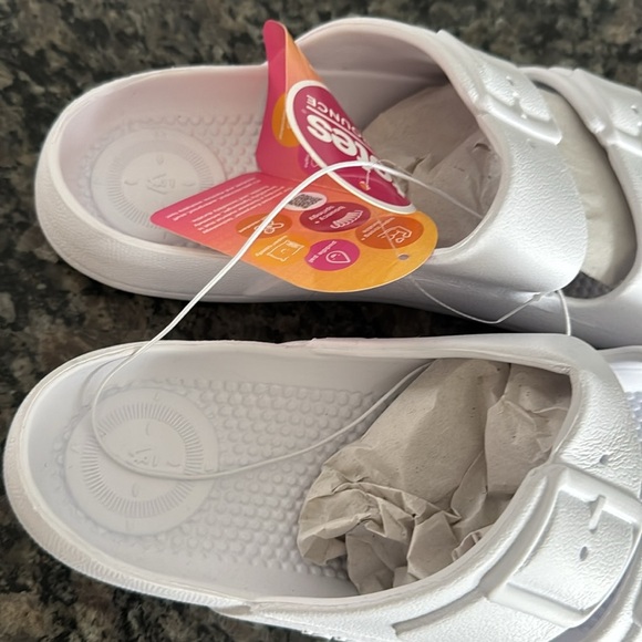 Totes women’s white everywear slides NWT 8 - Picture 5 of 8